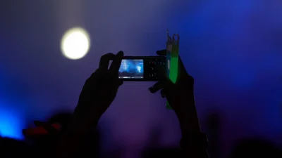 Nightclub stickers over smartphone rule divides the dancefloor