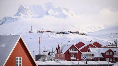 Greenlanders prepare for uncomfortable visit from US vice-president