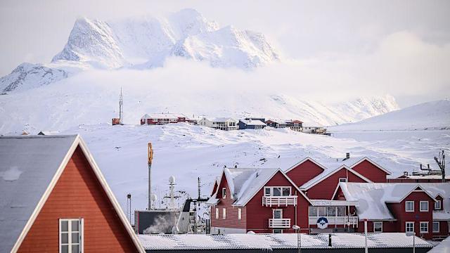 Greenlanders prepare for uncomfortable visit from US vice-president