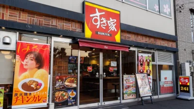 Japan chain shuts shops after pests found in food