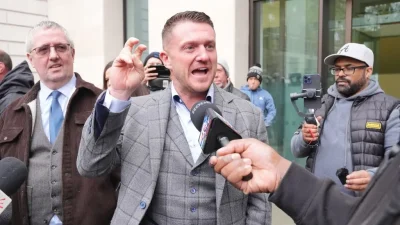 Tommy Robinson: Met Police officer admits wrong date put on court order